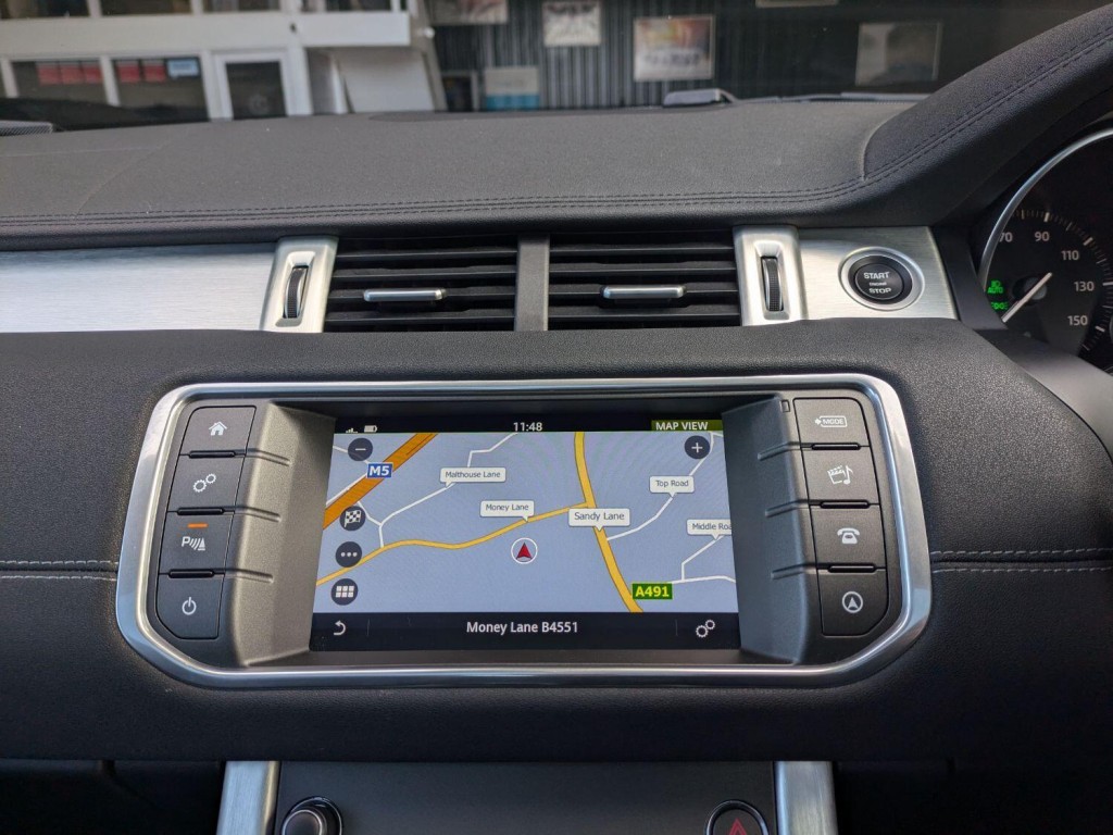 View LAND ROVER RANGE ROVER EVOQUE 2.0 TD4 SE Tech. 1 OWNER. LAND ROVER SERVICE HISTORY. GREAT SPEC. PAN ROOF.