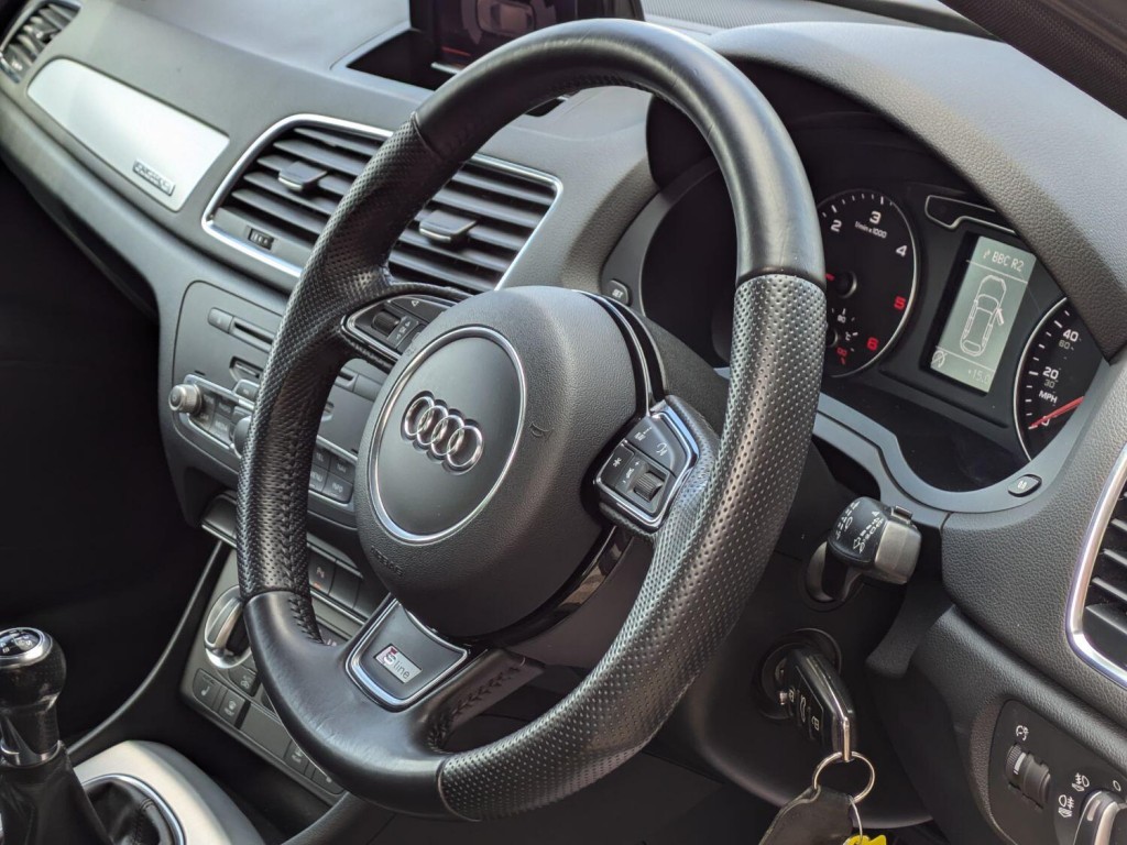 AUDI Q3