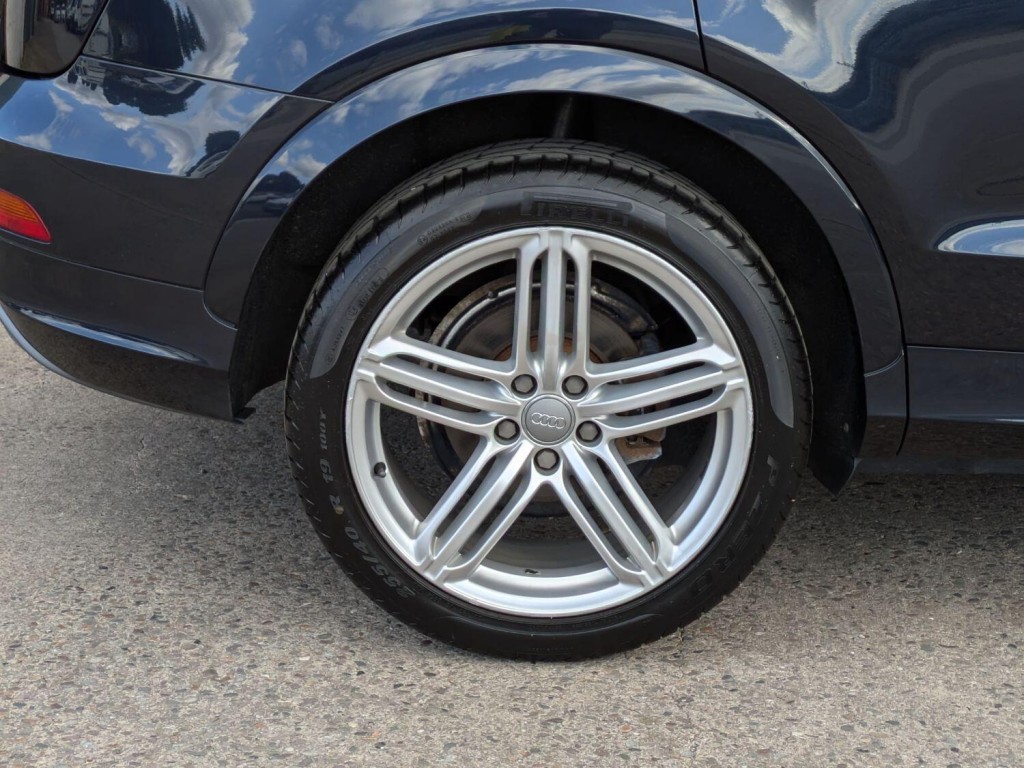 AUDI Q3