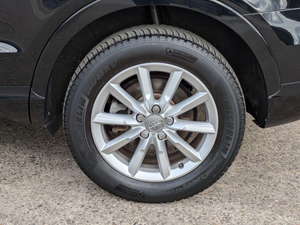 AUDI Q3