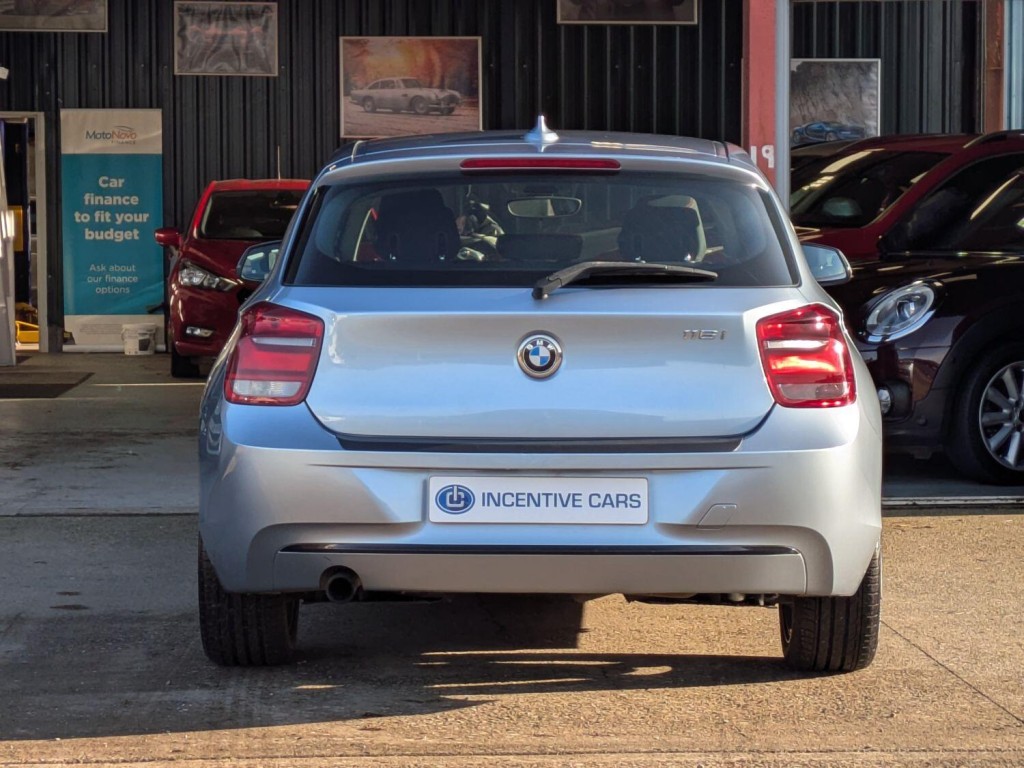 BMW 1 SERIES