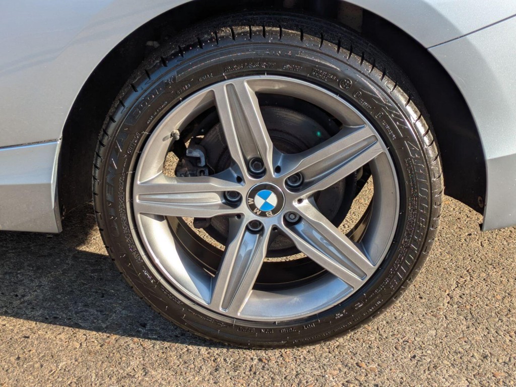 BMW 1 SERIES