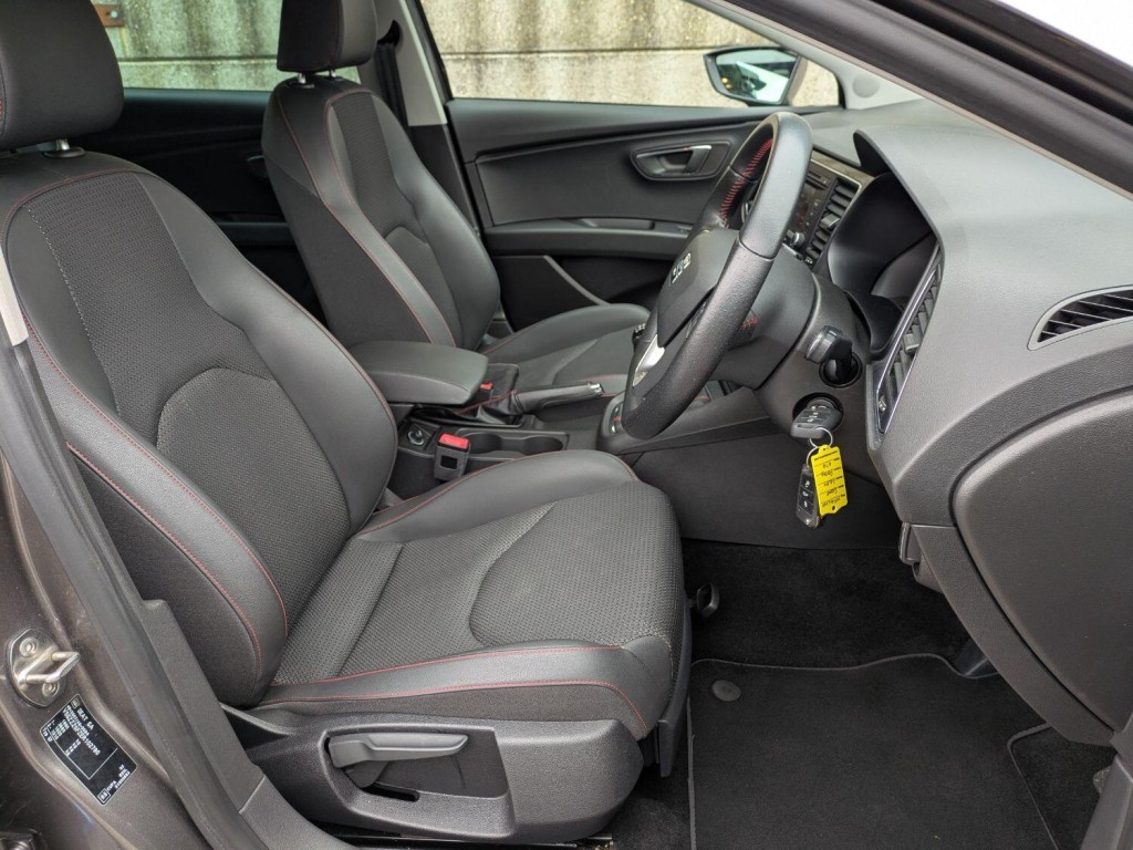 SEAT LEON
