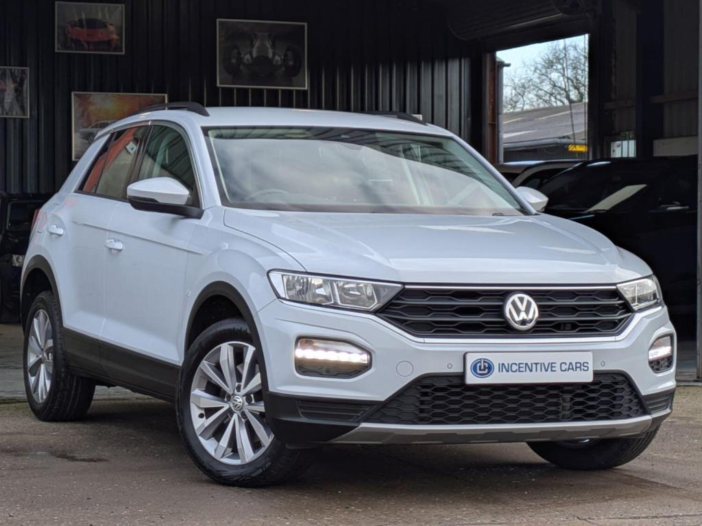 View VOLKSWAGEN T-ROC 1.0 TSI SE. JUST SERVICED. APPLE CARPLAY. PARKING SENSORS. FOLDING MIRRORS. FULL HISTORY.