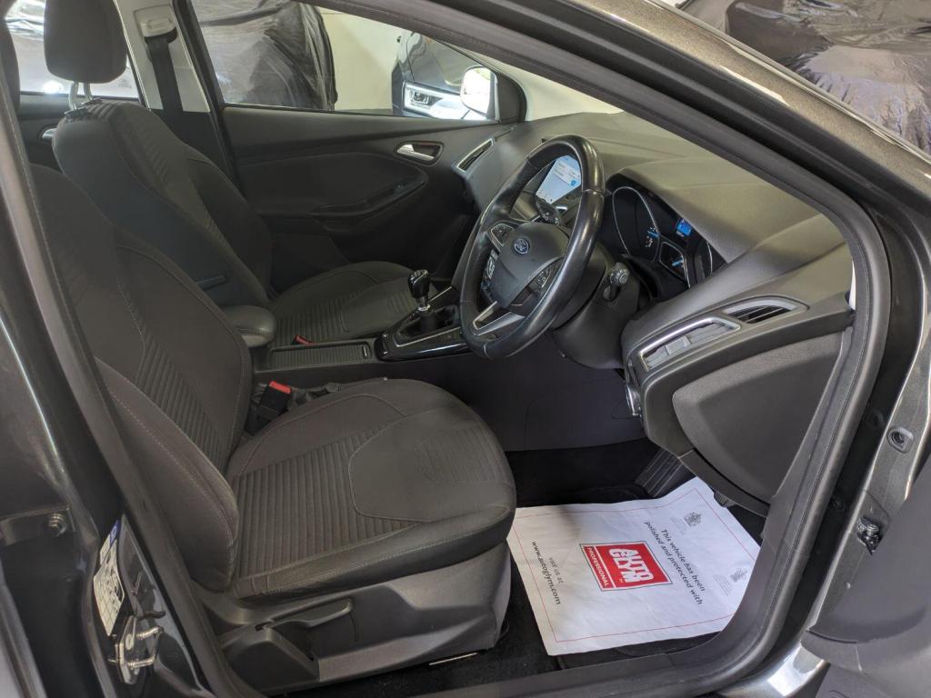 FORD FOCUS