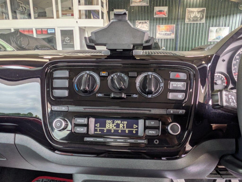 VOLKSWAGEN UP