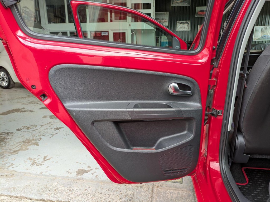 VOLKSWAGEN UP
