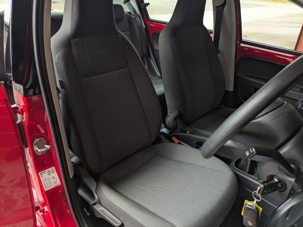 VOLKSWAGEN UP