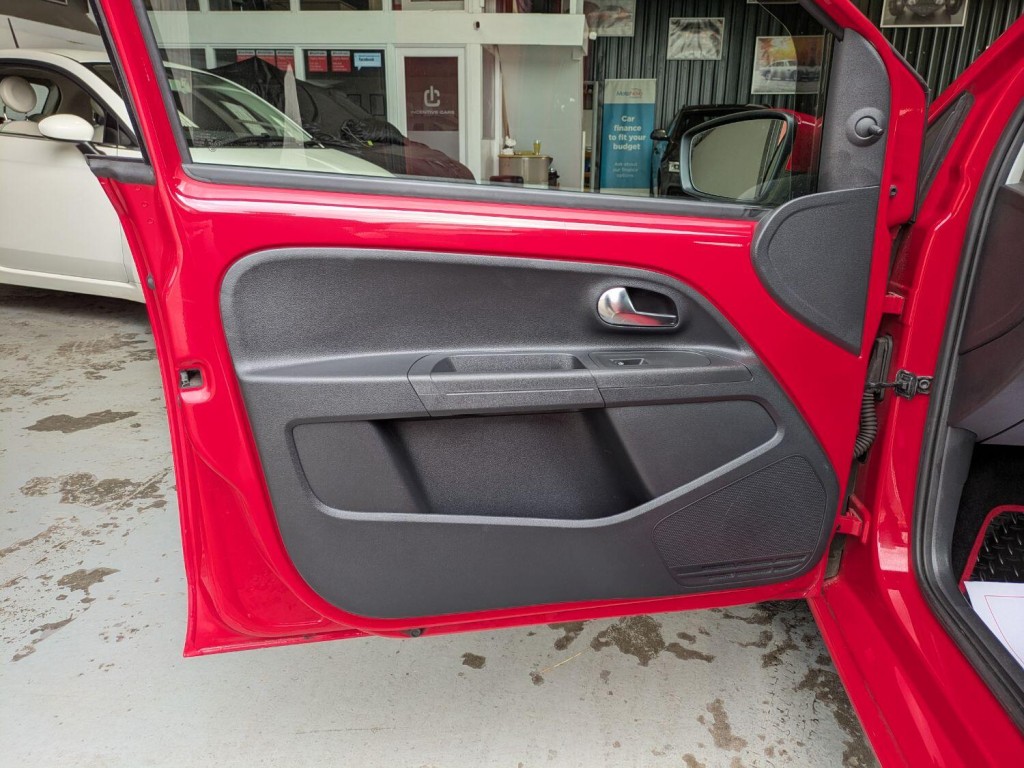 VOLKSWAGEN UP
