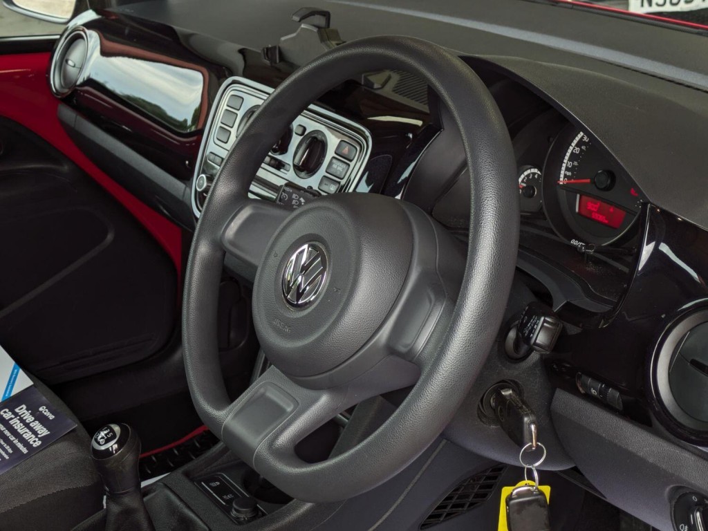 VOLKSWAGEN UP