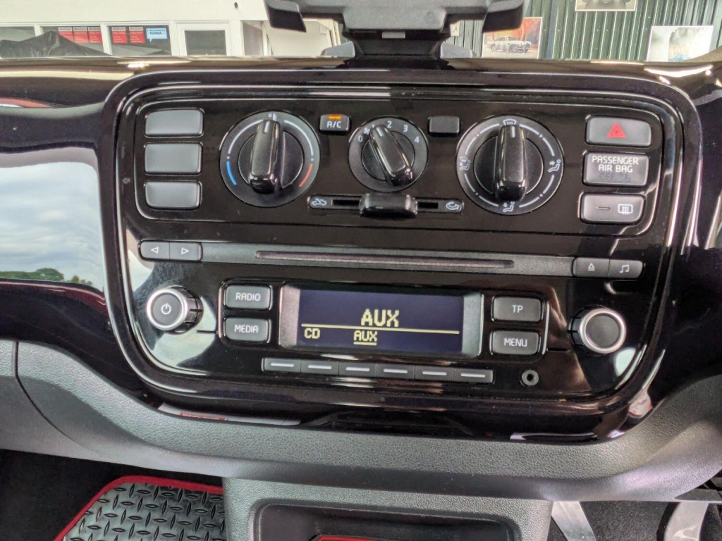 VOLKSWAGEN UP