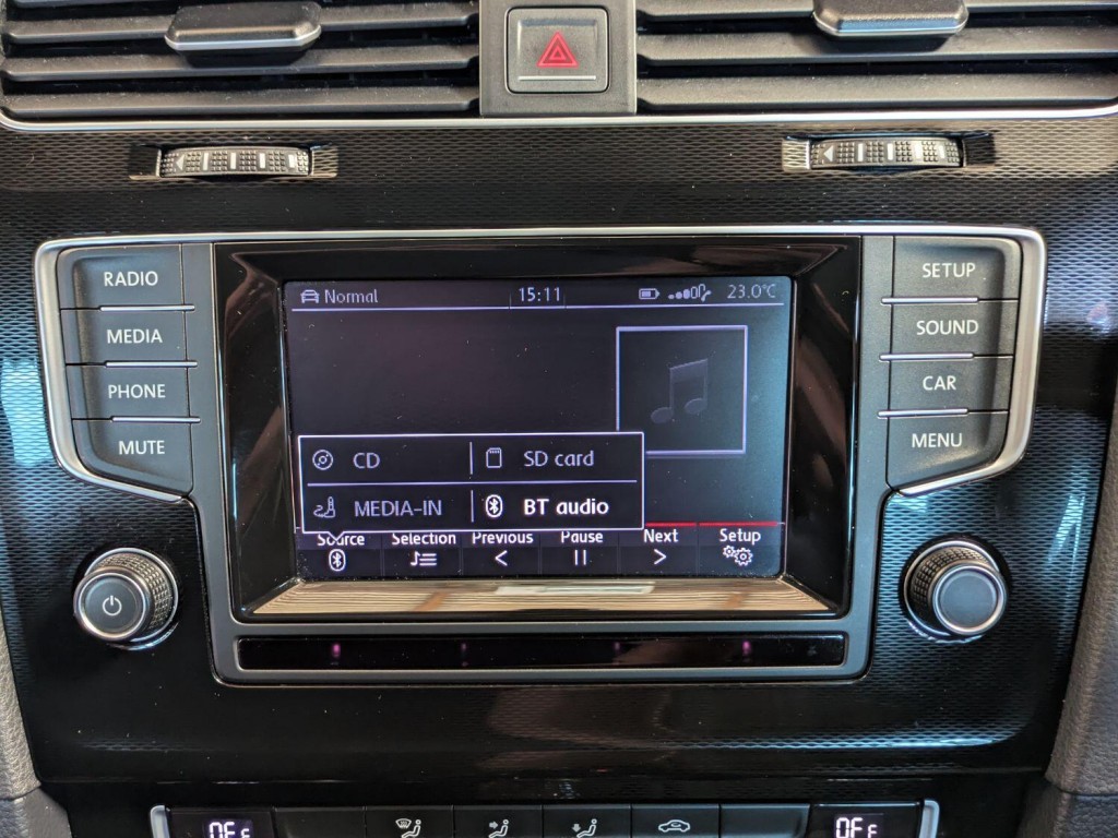 VOLKSWAGEN GOLF