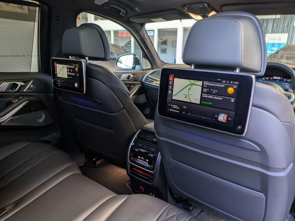 View BMW X7 xDrive40d M Sport 3.0d. £18k OF OPTIONS. REAR ENTERTAINMENT. BOWERS SOUND. PAN ROOF. LASER LIGHTS.