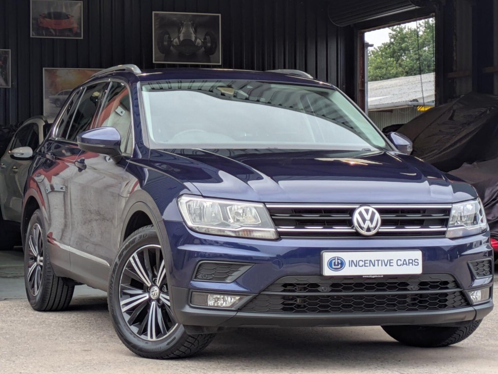 View VOLKSWAGEN TIGUAN 2.0 TDI SE Navigation automatic. 1 OWNER. CARPLAY. SAT NAV. HEATED LEATHER. PARKING SENSORS.