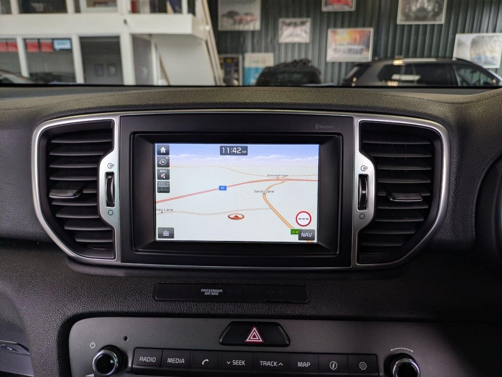 View KIA SPORTAGE 1.6 GDi 2 SUV. 2 OWNERS. FULL KIA HISTORY. APPLE CARPLAY. REAR CAMERA. SAT NAV.