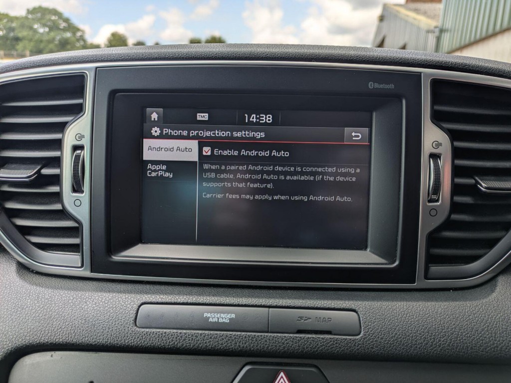 View KIA SPORTAGE 1.6 GDi 2 SUV. 2 OWNERS. FULL SERVICE HISTORY. APPLE CARPLAY. REAR CAMERA. SAT NAV.