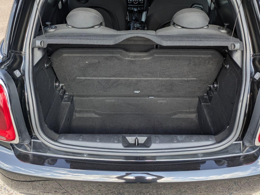MINI HATCH