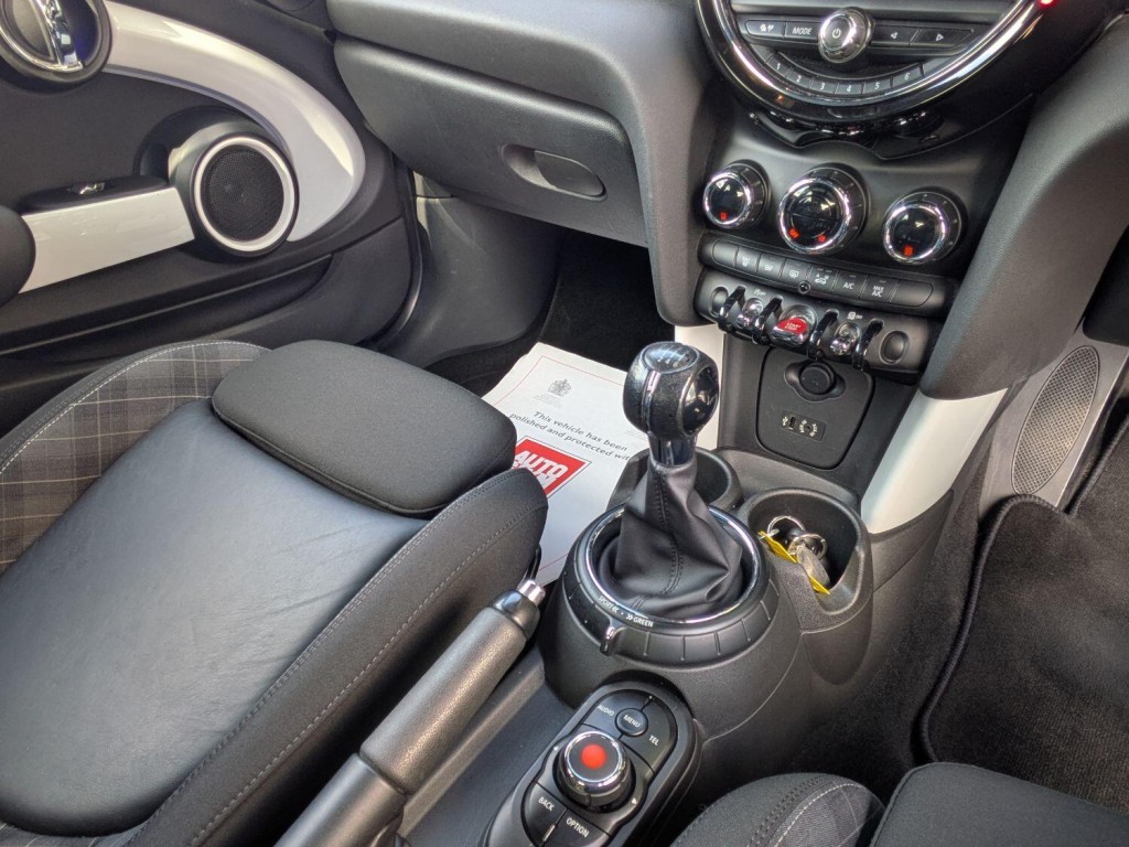 MINI HATCH