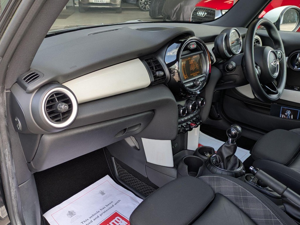 MINI HATCH