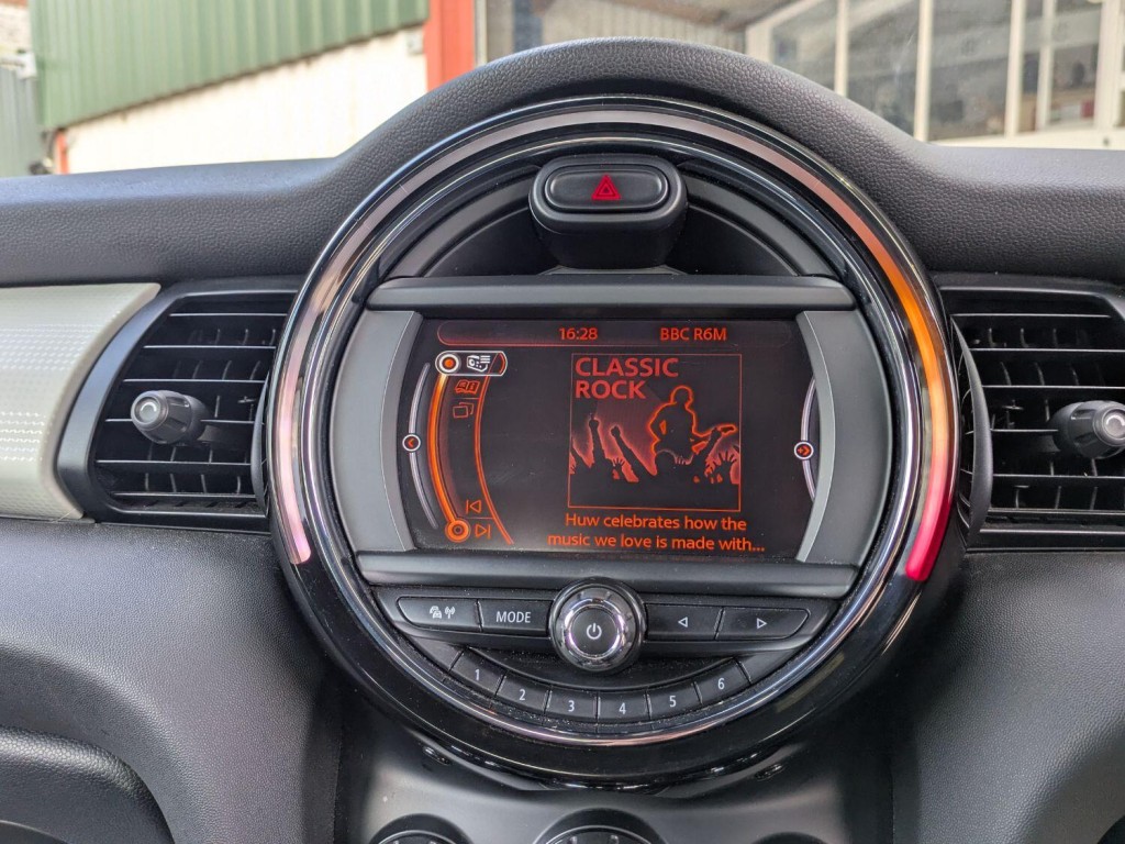 MINI HATCH