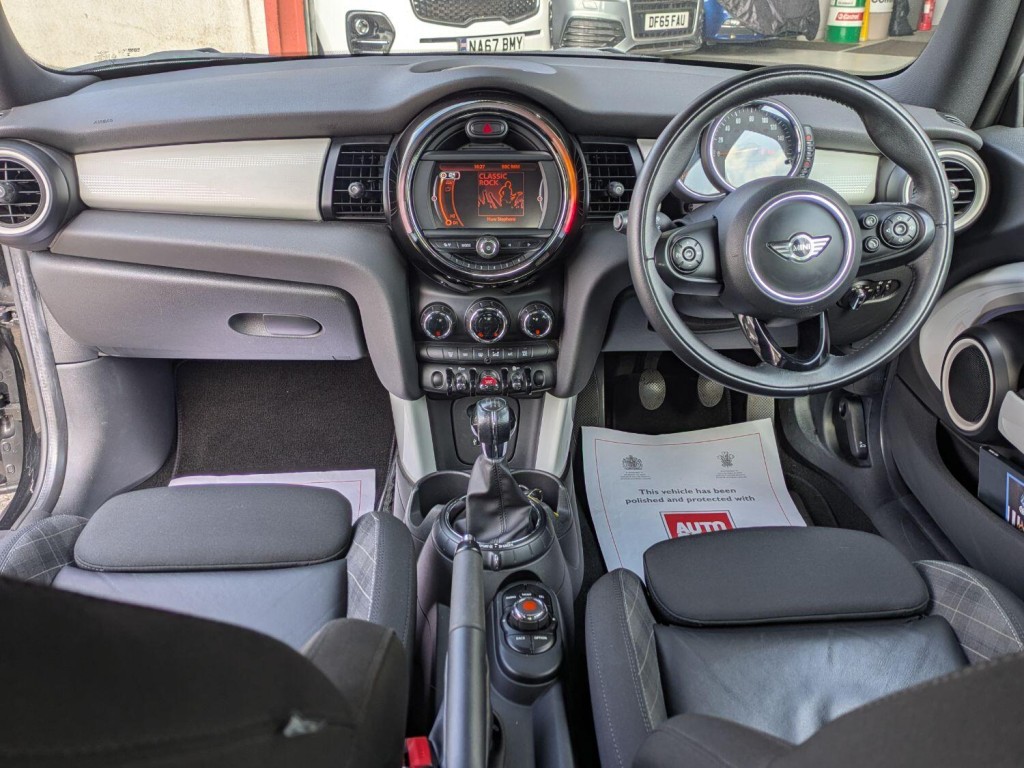 View MINI HATCH Cooper D CHILI 3-Dr. £20 ROAD TAX. FULL SERVICE HISTORY. GREAT SPEC. CHILI PACK AND MORE...
