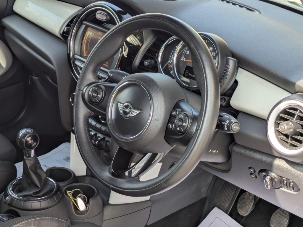 MINI HATCH
