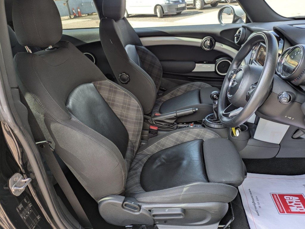 MINI HATCH