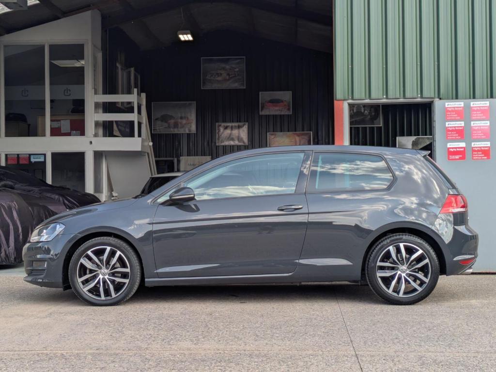 VOLKSWAGEN GOLF