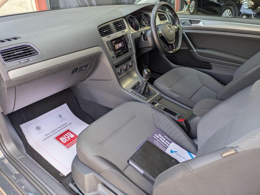 VOLKSWAGEN GOLF