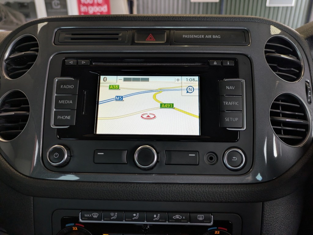 View VOLKSWAGEN TIGUAN 2.0 TDI Match BlueMotion Tech. 2 OWNERS. LOW MILEAGE. GREAT HISTORY. SAT NAV. 