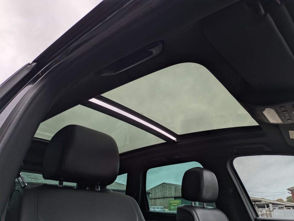 View VOLKSWAGEN TOUAREG 3.0TDI V6 R-Line Plus auto 4WD. BIG SPEC. 360 CAMERAS. HEATED SEATS & S.WHEEL. 8 SERVICES.