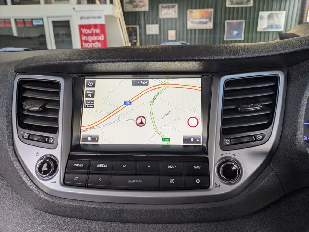 View HYUNDAI TUCSON 1.6 GDi Blue Drive SE Nav. 1 OWNER. HEATED SEATS. SAT NAV. REAR CAMERA. RECENT SERVICE.