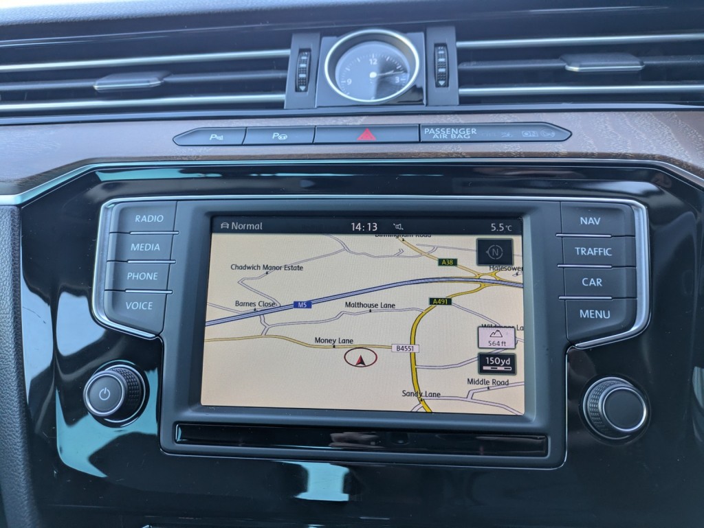 View VOLKSWAGEN PASSAT 2.0 TDI GT automatic. OVER £4000 OF OPTIONS. CARPLAY. 10 SERVICES. HEATED SEATS & MORE...