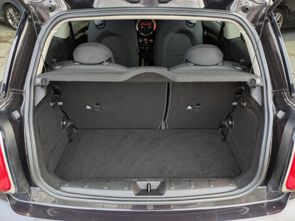 MINI HATCH