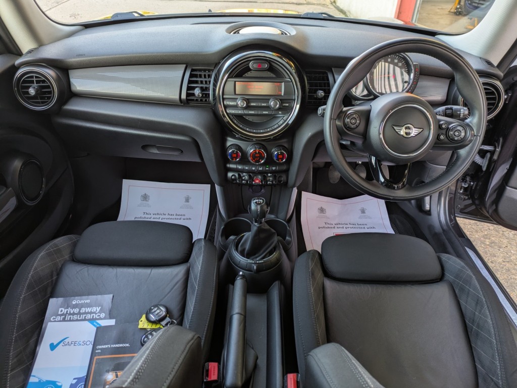 View MINI HATCH 1.5 Cooper Chili pack 3-Door Hatch. £5905 of options. £20 RFL. 7 SERVICE VISITS. CHILI PACK.