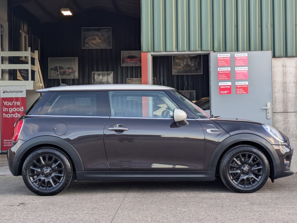 MINI HATCH