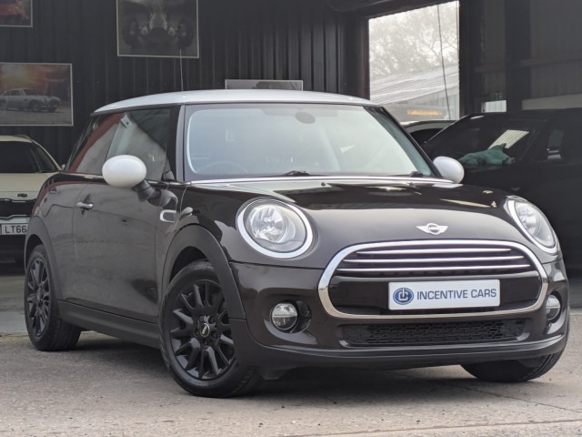 MINI HATCH 1.5 Cooper Chili pack 3-Door Hatch. £5905 of options. £20 RFL. 7 SERVICE VISITS. CHILI PACK.