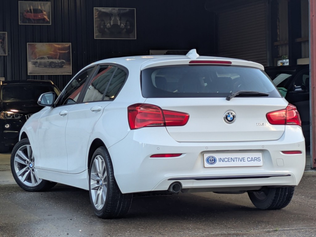 BMW 1 SERIES