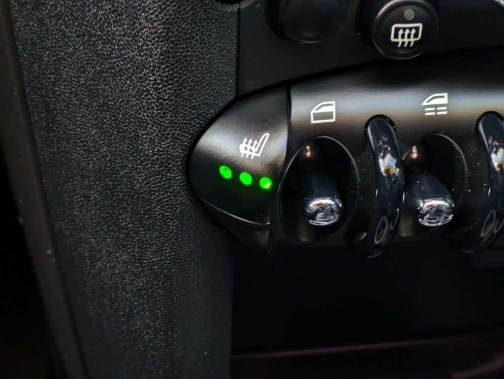 View MINI CONVERTIBLE 1.6 Cooper Convertible Pepper. 2 OWNERS. £3590 OF OPTIONS. HEATED SPORT SEATS & RECENT SERVICE.