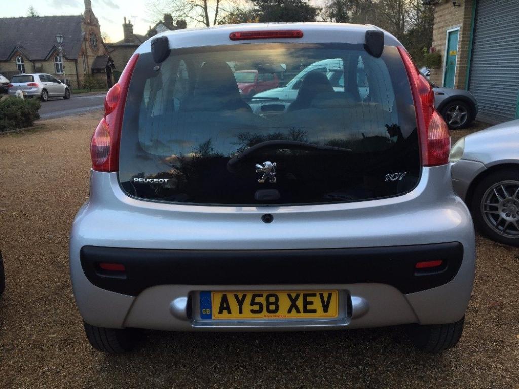 PEUGEOT 107