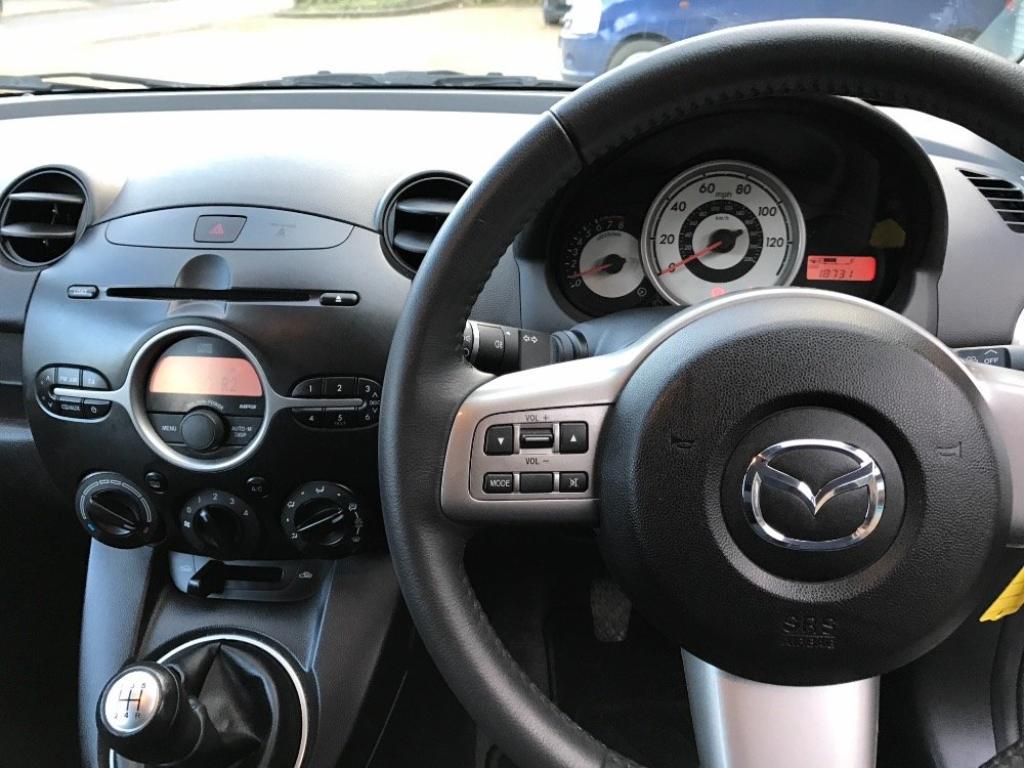 MAZDA 2