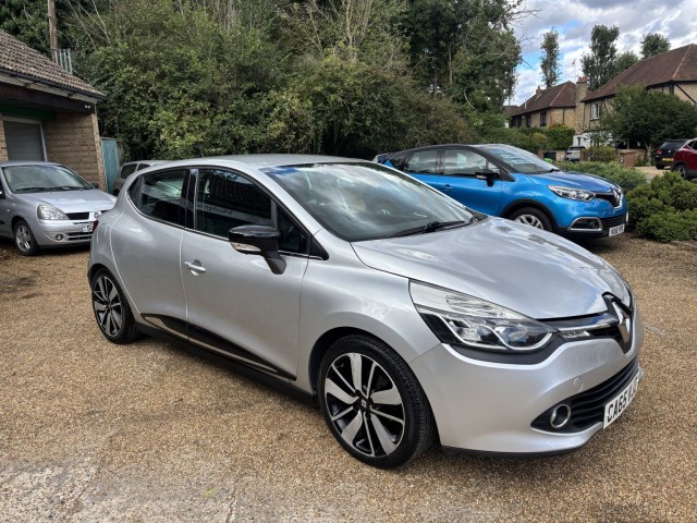 RENAULT CLIO 0.9 TCe DYNAMIQUE S NAV LOW MILEAGE FULL SERVICE HISTORY REAR PARKING SENSORS £20 A YEAR ROAD TAX