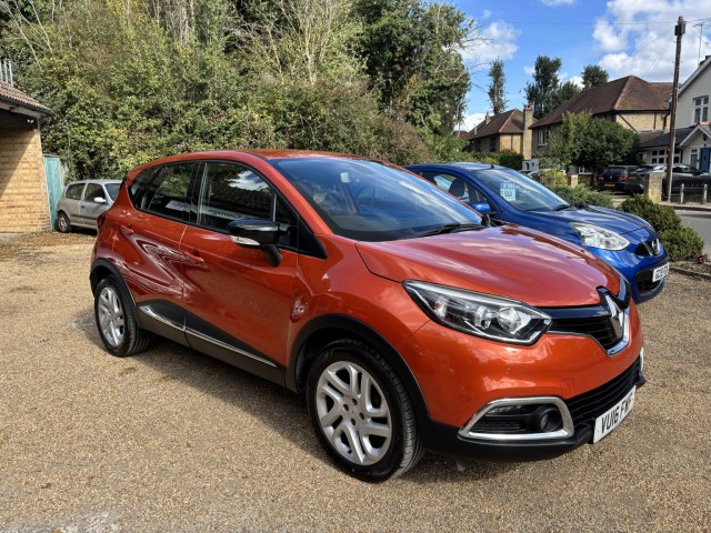 RENAULT CAPTUR 0.9 TCe DYNAMIQUE NAV LOW MILEAGE FULL SERVICE HISTORY LOW ROAD TAX REAR PARKING SENSORS