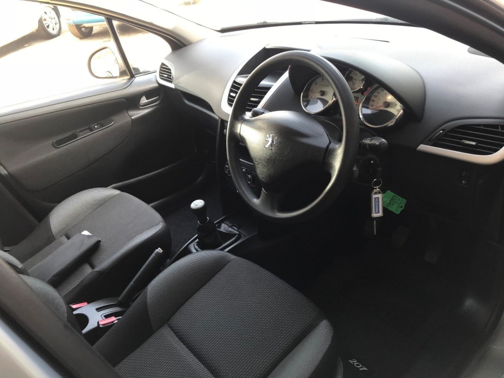 PEUGEOT 207