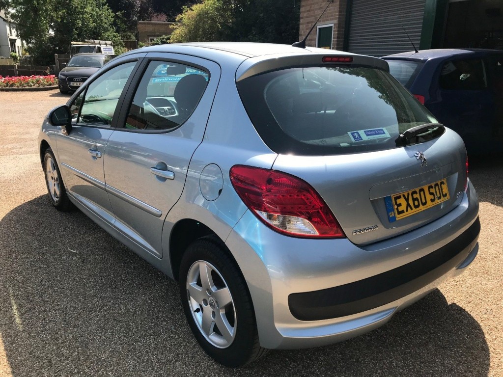 PEUGEOT 207