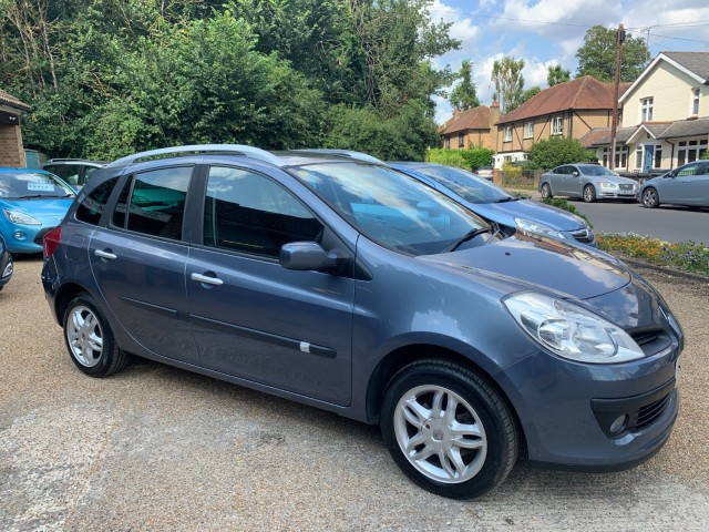 RENAULT CLIO 1.2 DYNAMIQUE ESTATE LOW MILEAGE FULL SERVICE HISTORY AIR CON 2 KEYS