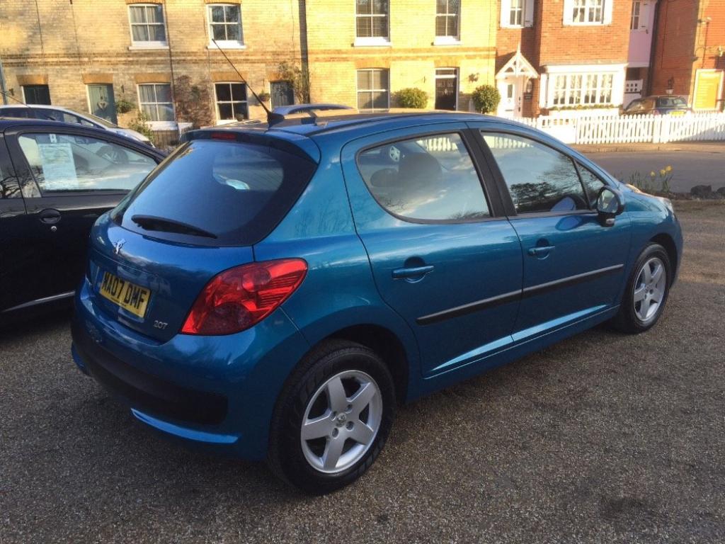 PEUGEOT 207