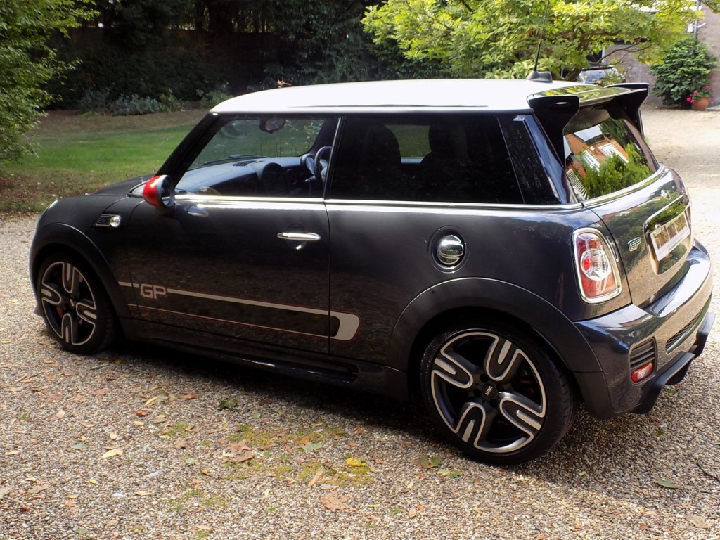 MINI HATCH