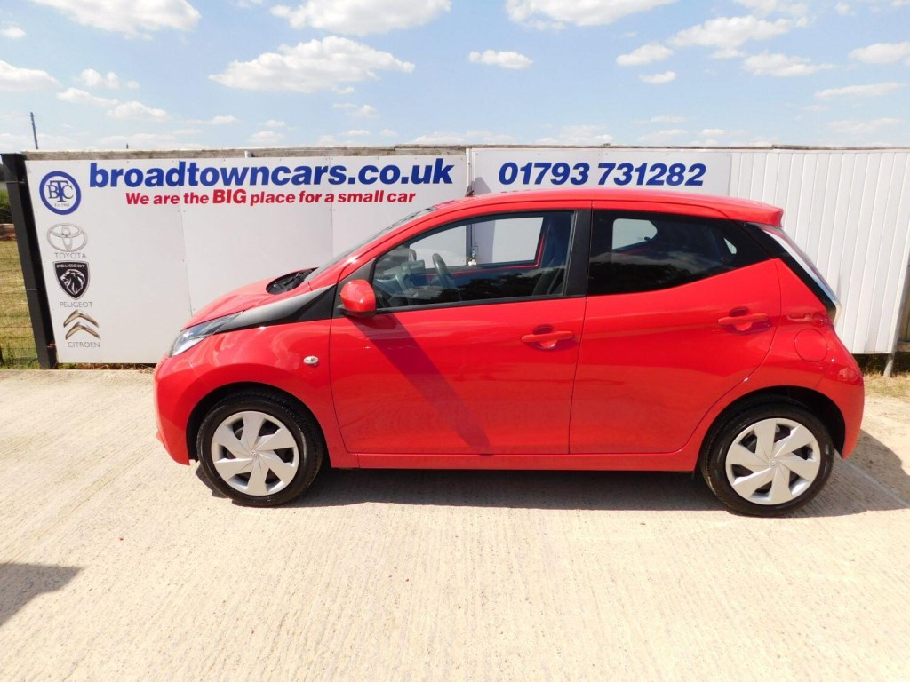 View TOYOTA AYGO 1.0 VVT-i x-play