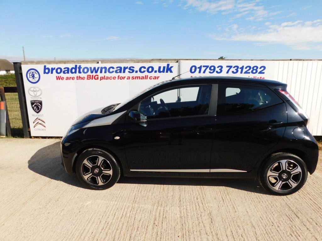 View TOYOTA AYGO 1.0 VVT-i x-clusiv